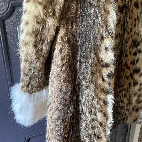 Auth. stunning real lynx fur coat with white fur trim, NWT, pristine, M-L - Picture 5 of 7